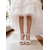 abordables novia-Sandalias de tacón de aguja con tira en T y perlas de encaje floral blanco para mujer, zapatos de novia con punta abierta y tacón de pedrería.