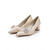 abordables Dama de honor-Tacones de dama de honor color champán para mujer: zapatos de boda de tacón bajo y punta puntiaguda con detalle de diamantes de imitación, elegantes zapatos de tacón para la fiesta nupcial.