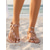 voordelige Bruid-Witte platte sandalen met bloemenprint en T-bandje, versierd met strass-steentjes – romantische boho-bruidsschoenen voor bruidsmeisjes, bruiden op het strand en ceremonies in de buitenlucht.