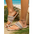 economico Donne-sandali da donna gialli intrecciati con anello per le dita dei piedi: eleganti sandali bassi con cinturino largo a righe per vacanze al mare, vacanze estive e abbigliamento da resort