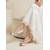baratos noiva-Sandálias de noiva femininas de salto baixo com detalhes em champanhe – sapatos de noiva elegantes para casamentos no jardim.