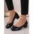 abordables Zapatos de salón de tacón ancho-Zapatos de tacón negro con efecto cocodrilo para mujer: cómodos zapatos de oficina de tacón bajo y bloque con detalle de lazo para el trabajo y reuniones de negocios. &amp;desplazamientos profesionales