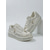 abordables mariée-Baskets compensées argentées à cristaux pour femmes – chaussures de mariée modernes pour les mariages en plein air dans un jardin