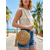 abordables Sacs de voyage pour vacances-Sac bandoulière rond bohème pour femme en paille tressée avec pompon, coloris beige et kaki, cabas d'été léger, idéal pour les vacances, les voyages et le quotidien.