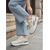 abordables Baskets femme-Baskets compensées blanches et grises pour femmes - des chaussures de style « dad shoes » à plateforme élégantes avec fermeture éclair latérale, parfaites pour un look streetwear quotidien, le travail décontracté et les balades en ville.