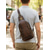 abordables Sacs pour homme-Sac bandoulière pour homme en cuir pleine fleur, grand format et à plusieurs compartiments, avec bandoulière ajustable. Coloris élégants café et marron, idéal pour un usage quotidien décontracté, les trajets domicile-travail et les voyages d'affaires.