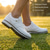 billige Herresko til golf-vanntette golfsko uten pigger for menn, golfsko i mikrofiber med snøring og skinnlignende utseende med sklisikker gummisåle
