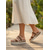 economico Sandali espadrilles-Sandali espadrillas boho da donna - ciabatte con plateau a doppio cinturino in camoscio marrone con cuciture intrecciate, ideali per resort all'aperto e vacanze al mare. &amp;festa in piscina