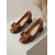 voordelige Pumps met blokhak-Damespumps van donkergroen lakleer - elegante pumps met vierkante neus, blokhak en strik, geschikt voor kantoor, zakelijke casual gelegenheden en professionele kleding.
