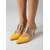 preiswerte Clogs &amp; Pantoletten für Damen-Gelbe Damen-Pantoletten mit spitzer Zehenpartie – elegante Cocktailschuhe mit Metallic-Riemen und Stilettoabsatz