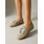 abordables Zapatillas sin cordones y mocasines de mujer-Mocasines de ante beige para mujer: zapatos planos sin cordones con hebilla metálica grande para pantalones tobilleros, estilo casual urbano.