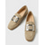 abordables Zapatillas sin cordones y mocasines de mujer-Mocasines de ante beige para mujer: zapatos planos sin cordones con hebilla metálica grande para pantalones tobilleros, estilo casual urbano.