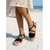 economico Sandali Piani-Sandali da spiaggia boho da donna - espadrillas nere con suola intrecciata e cinturini incrociati, decorate con fiori 3D, perfette per le vacanze estive e le feste in piscina.