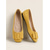 baratos Sapatilhas de mulher-Sapatilhas de ballet femininas - modelo vintage francês com bico quadrado e fivela grande de camurça na cor amarelo mostarda, perfeitas para uso urbano, dia a dia e chá da tarde.