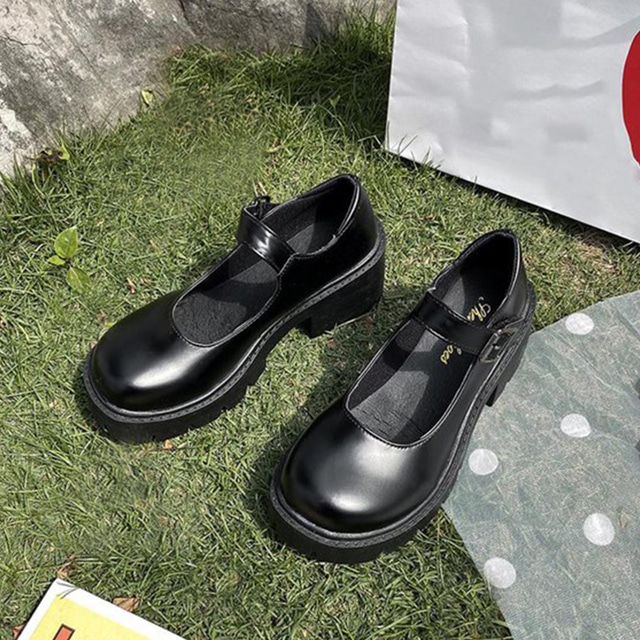  Women’s Black Patent Leather Platform Mary Jane Shoes with Chunky Lug Sole and Buckle Strap, Gothic Y2K Style for School, Streetwear, and Casual Outings