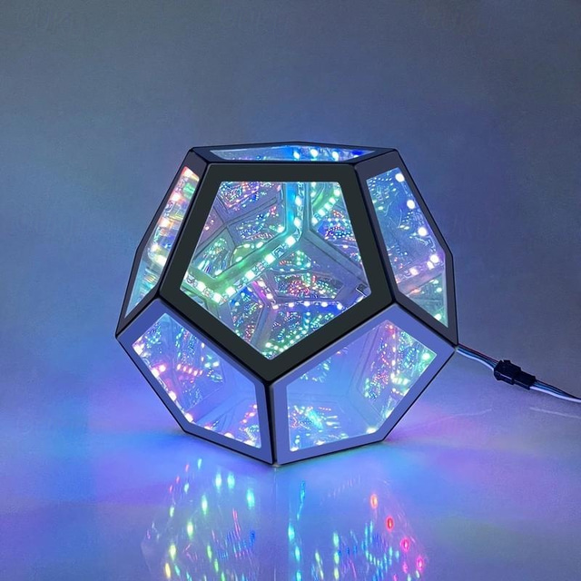 Lampada LED Dodecaedro Infinito 3D – Luce Notturna Multicolore USB 20 Cm – Arredamento Moderno Per Camera Da Letto E Soggiorno