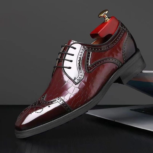  Men's Burgundy Patent Leather Oxford Shoes with Brogue Detailing and Crocodile Pattern - Elegant Lace-Up Dress Shoes for Formal Occasions