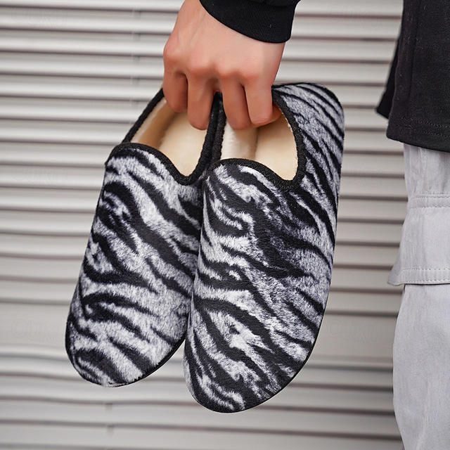  Men's Tiger Print Fleece-Lined Indoor Slippers – Cozy Warm Animal Pattern House Shoes with Non-Slip Soles