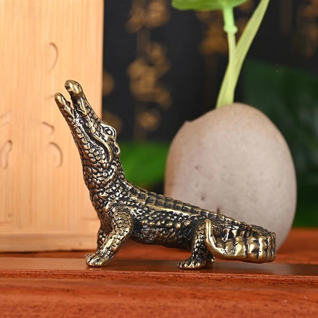  Antique Brass Crocodile Sculpture, Indoor/Outdoor Decorative Statue, Suitable for All Room Types, No Electricity Required