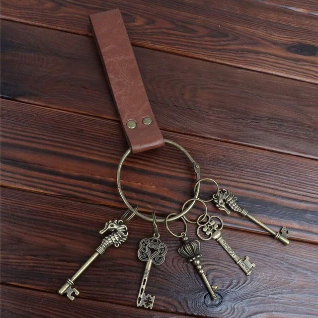  Retro Vintage Medieval Renaissance Keys Set with PU Keychain Viking Celtic Knight Fancy Dress Men's Women's Unisex Viking Fantasy Halloween Carnival Performance LARP Ren Faire Adults All Seasons