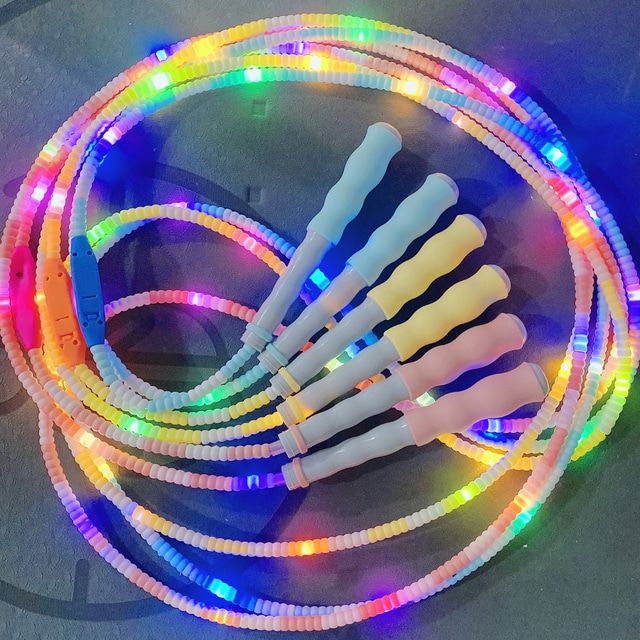  Hyppynaru LED-valoilla kuntoiluvälineisiin, sotkeutumaton hyppynaru pehmeällä helmisegmentillä, ensiluokkainen säädettävä hyppynaru lapsille, naisille, miehille
