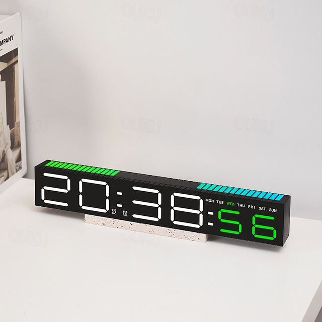  Réveil numérique, horloge numérique pour chambre avec veilleuse à 10 couleurs changeantes, passage à l'heure d'été, luminosité réglable, synchronisation musicale dynamique pour table de chevet et PC