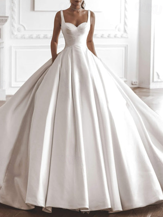 Královský styl formální svatební šaty ball gown čtvercového výstřihu bez rukávů klášterní vlečka saténové svatební šaty v jednotné barvě 2025