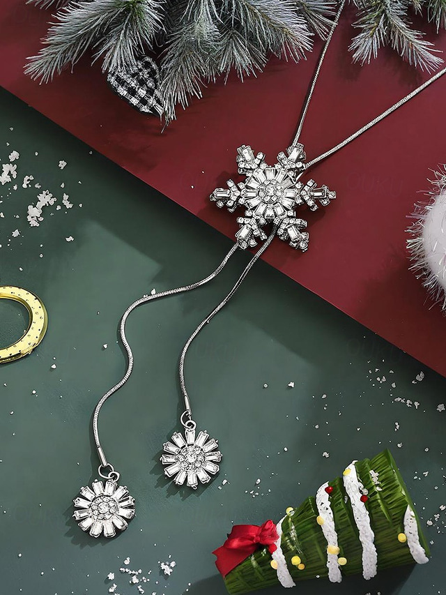  Women's Snowflake Pendant Necklace – Elegant Long Chain Jewelry with Crystal Accents for Ladies, Winter Fashion & Christmas Gift