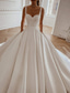 levne Luxusní svatební šaty-Královský styl formální svatební šaty ball gown čtvercového výstřihu bez rukávů klášterní vlečka saténové svatební šaty v jednotné barvě 2025