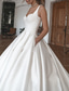 levne Luxusní svatební šaty-Královský styl formální svatební šaty ball gown čtvercového výstřihu bez rukávů klášterní vlečka saténové svatební šaty v jednotné barvě 2025