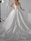 levne Luxusní svatební šaty-Královský styl formální svatební šaty ball gown čtvercového výstřihu bez rukávů klášterní vlečka saténové svatební šaty v jednotné barvě 2025