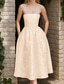 baratos Vestidos de Cocktail-Vestidos Cocktail Jacquard Floral A-Line Sem Mangas Comprimento Tea Costas com Cadarço Com Vestido Derby de Cor Sólida Com Detalhes Franzidos Vestido de Dia da Corrida Vestido Convidada de Casamento