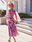 abordables Largo del piso-Vestido A-Line floral rosa para madre de la novia elegante vintage escote en V longitud de suelo chiffon manga corta con volantes vestido de invitada de boda