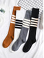 ieftine Șosete de damă-șosete de damă cu dungi asimetrice până la genunchi - șosete sport din bumbac peste gambe pentru uniformă școlară pentru studenți, absolvire, majorete și ținute de zi cu zi
