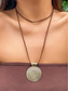 abordables Collar de mujer-Collar con colgante de madera en capas estilo bohemio para mujer: cuentas de aleación natural hechas a mano, diseño étnico en espiral, joyería ligera y llamativa para atuendos casuales, fiestas de verano y vacaciones en la playa.