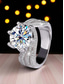 voordelige Dames ringen-Luxe verzilverde damesring met grote ronde geslepen zirkonia en pavé kristaldetails - elegante statement sieraden voor feesten en formele gelegenheden