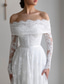 abordables Robes de Mariée-Robe de mariée de plage en dentelle Chantilly florale élégante à épaules nues Robes de mariage bohème A-Ligne à manches longues traîne de chapelle avec ourlets festonnés et ceinture en satin