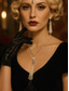 abordables Collier pour femme-Ensemble collier et boucles d'oreilles en perles pour femme des années 1920 - bijoux en perles synthétiques à trois couches avec broche en strass, accessoires de style flapper Gatsby vintage pour