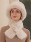 abordables Chapeaux pour femmes-Ensemble bonnet et écharpe en fausse fourrure pour femme – disponible en plusieurs couleurs, doux et confortable pour l'hiver, parfait pour un look tendance par temps froid.