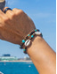 abordables Joyas para hombres-Conjunto de dos pulseras bohemias para hombre, con cuentas de madera, turquesa y conchas, ideales para vacaciones en la playa y para el día a día.