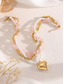 ieftine Colier de damă-Colier stratificat pentru femei cu imitație de perle, pietre roz și mărgele aurii, design elegant cu pandantiv tip choker, pentru purtare zilnică, vacanță, petrecere în grădină și ocazii semi-formale