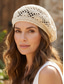 abordables Chapeaux pour femmes-Béret bohème en crochet pour femme, bonnet d'été léger et respirant en mélange de coton et lin, disponible en plusieurs couleurs, idéal pour les vacances, la plage et le quotidien.