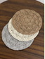 abordables Chapeaux pour femmes-Béret bohème en crochet pour femme, bonnet d'été léger et respirant en mélange de coton et lin, disponible en plusieurs couleurs, idéal pour les vacances, la plage et le quotidien.