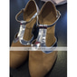 chaussures de danse en daim marron clair pour femmes avec semelle en daim souple – talons de salle de bal latine avec accents argentés pour la performance, l'entraînement et les compétitions