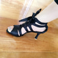 svarte latinske dansesandaler med snøring for kvinner med myk semsket såle – høyhælte peep toe ballroom-prestasjonssko for salsa, tango og fest