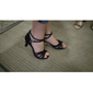 Schwarze Latein-Tanzschuhe für Damen mit Riemchendesign und Kitten Heels - bequeme Ballsaal-Sandalen für Salsa und Tango