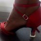 Rote Latein-Tanzschuhe aus Satin für Damen – Riemchen-Ballsaal-Pumps mit Wildledersohle für Salsa & Performance