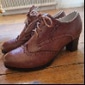 vintage bruna oxfordklackar för kvinnor - perfekta för kontor och formella evenemang, med broguedetaljer och bekväm mellanklack