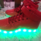 baskets montantes dorées à LED pour hommes - chaussures lumineuses brillantes avec semelles lumineuses rechargeables pour les fêtes et les tenues décontractées