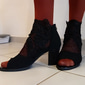 Schwarze High Heel-Sandalen für Damen mit Spitzendetails und offener Spitze für elegante und formelle Kleidung
